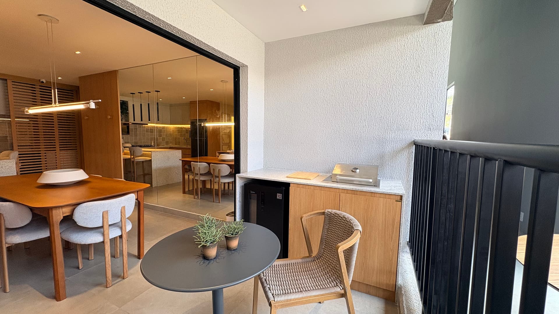 Apartamento 2 Quartos com Suíte e Varanda no FR. Atlant | Jardim Atlântico
