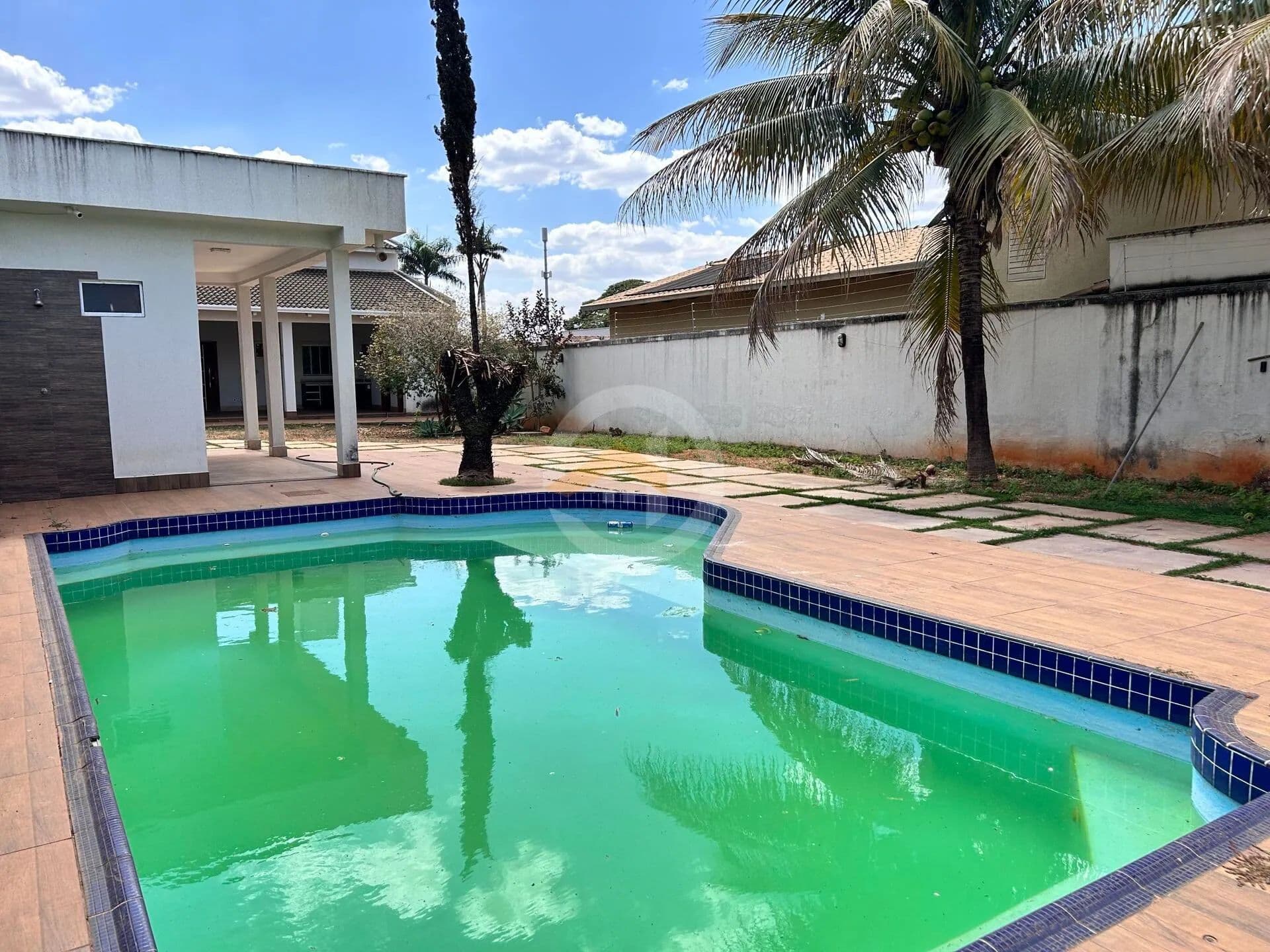 CASA ESPAÇOSA COM PISCINA NA VILA REZENDE – CONFORTO, LAZER E LOCALIZAÇÃO PRIVILEGIADA