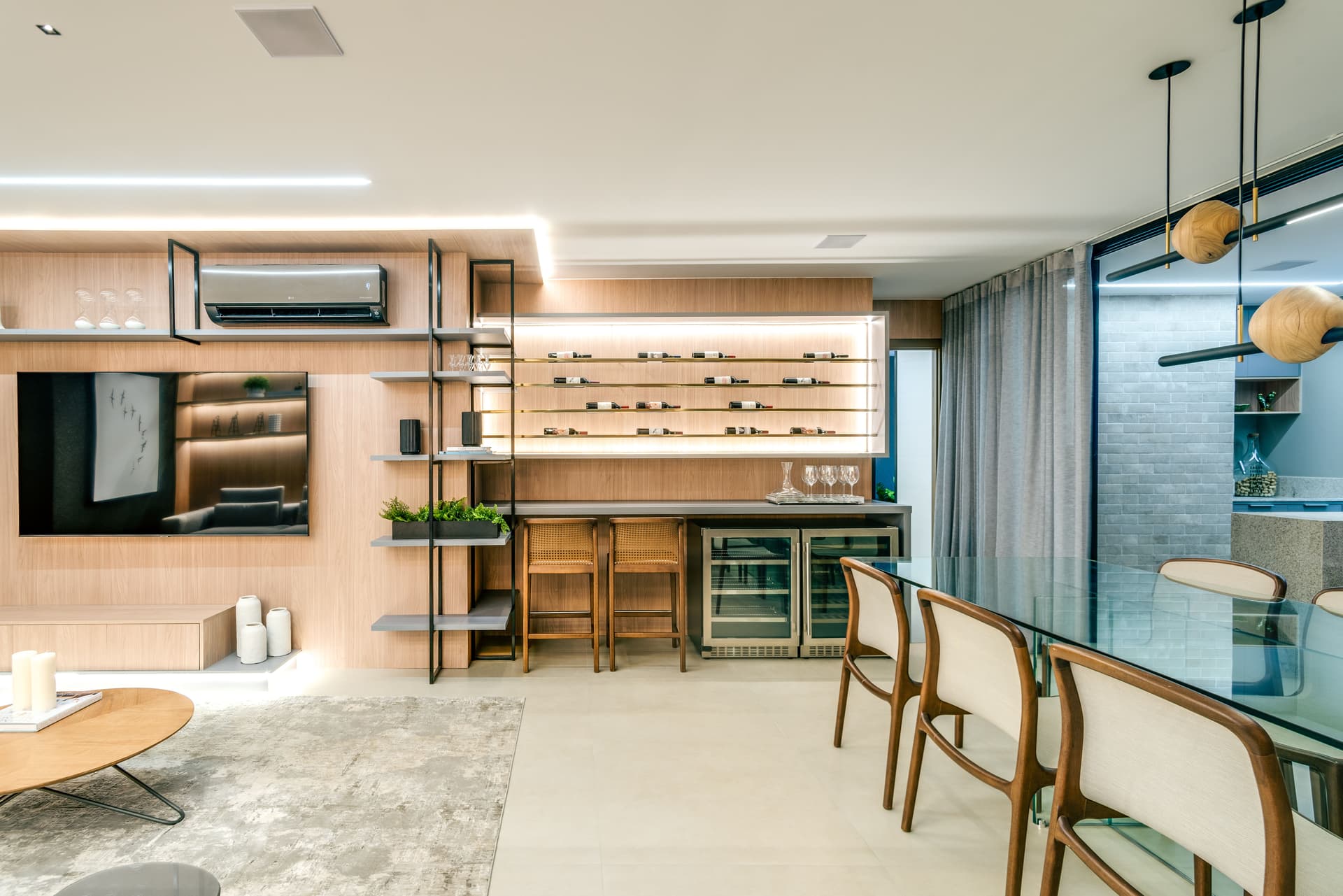Apartamento de 3 suites, varanda com churrasqueira a carvao, entre o Parque Vaca Brava e Parque Areiao, proximo ao Goiania Shopping e Praça t25