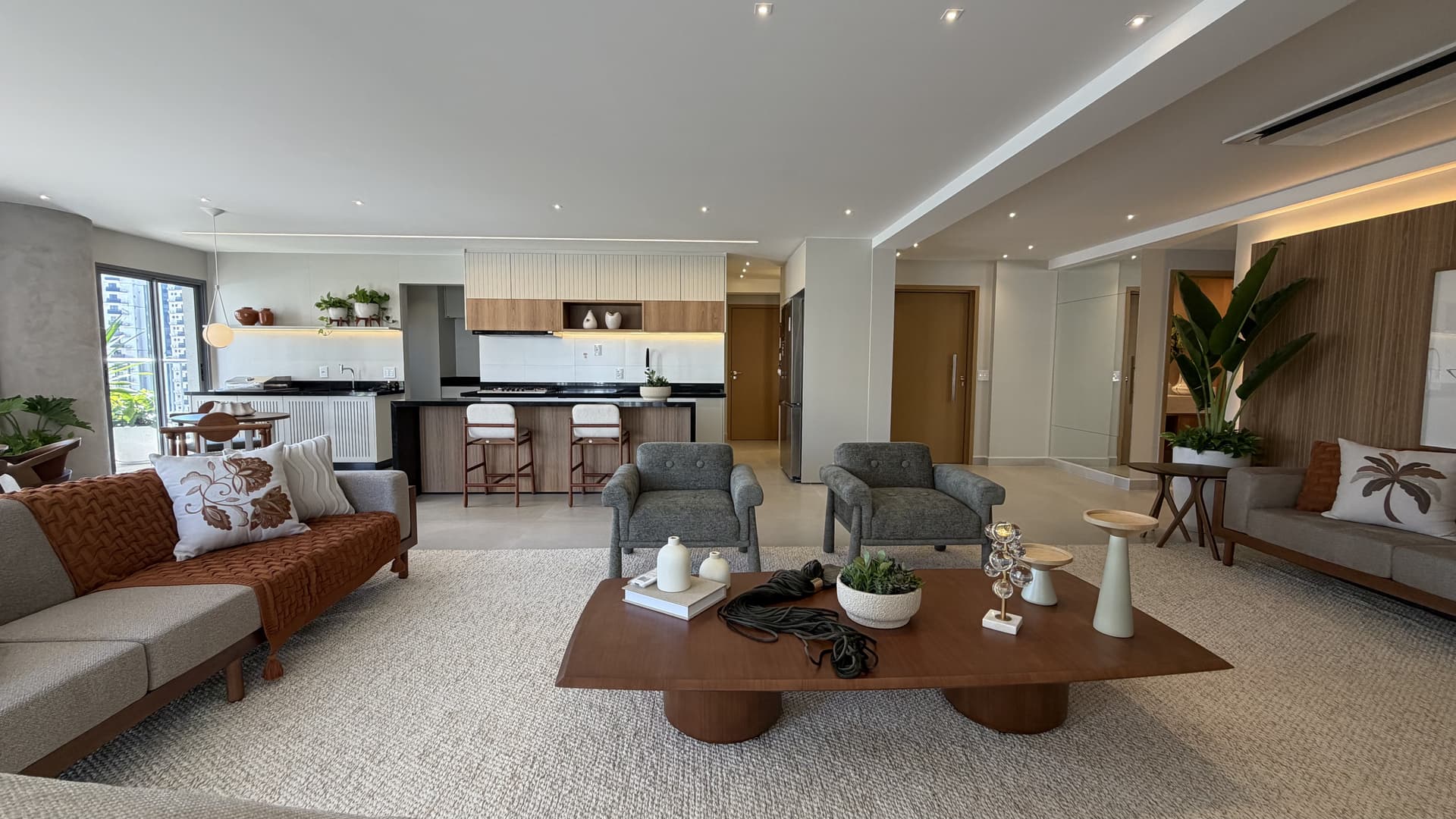 Apartamento de 3 ou 4 suítes mobiliada e decorada