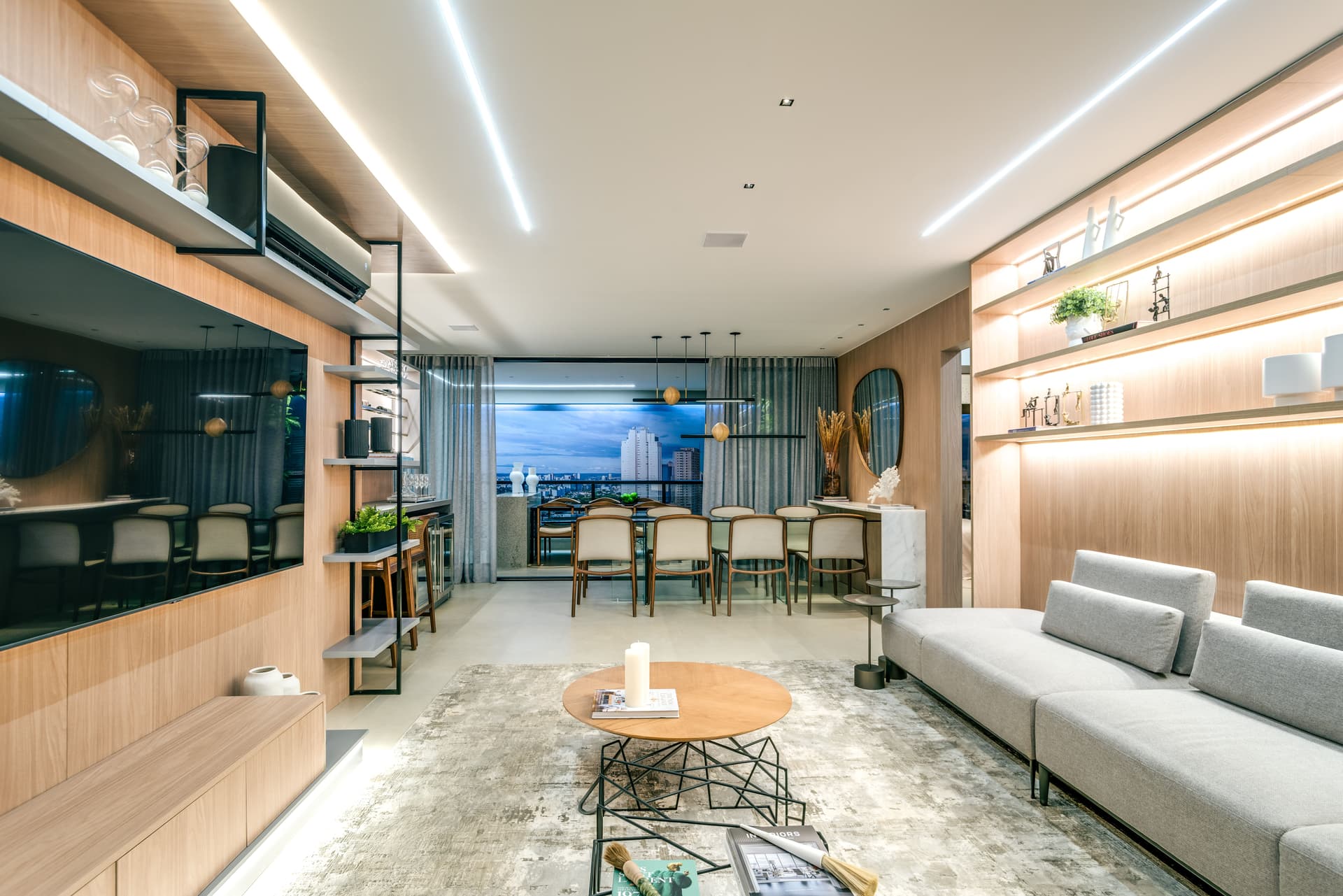 Apartamento de 3 suites, varanda com churrasqueira a carvao, entre o Parque Vaca Brava e Parque Areiao, proximo ao Goiania Shopping e Praça t25