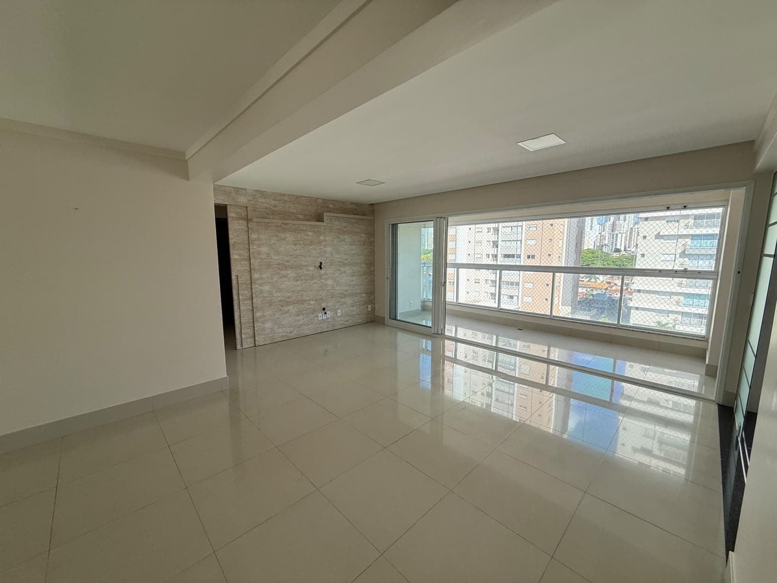 Apartamento 120 m² 3 suítes próximo ao Vaca Brava e Colegio Arena