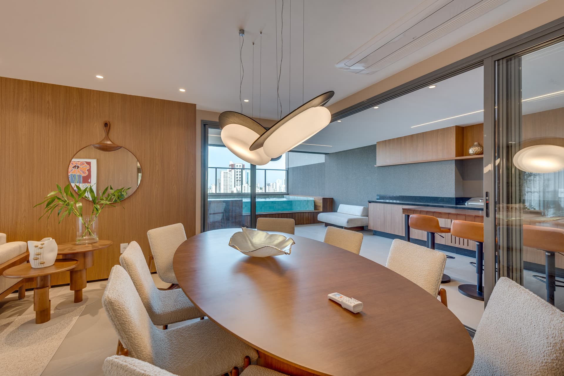 Apartamento de 4 quartos sendo 4 suítes, mobiliado, Setor Marista, 3 vagas de garagem, piscina privativa, próximo ao Clube de Engenharia ,World Trade Center .