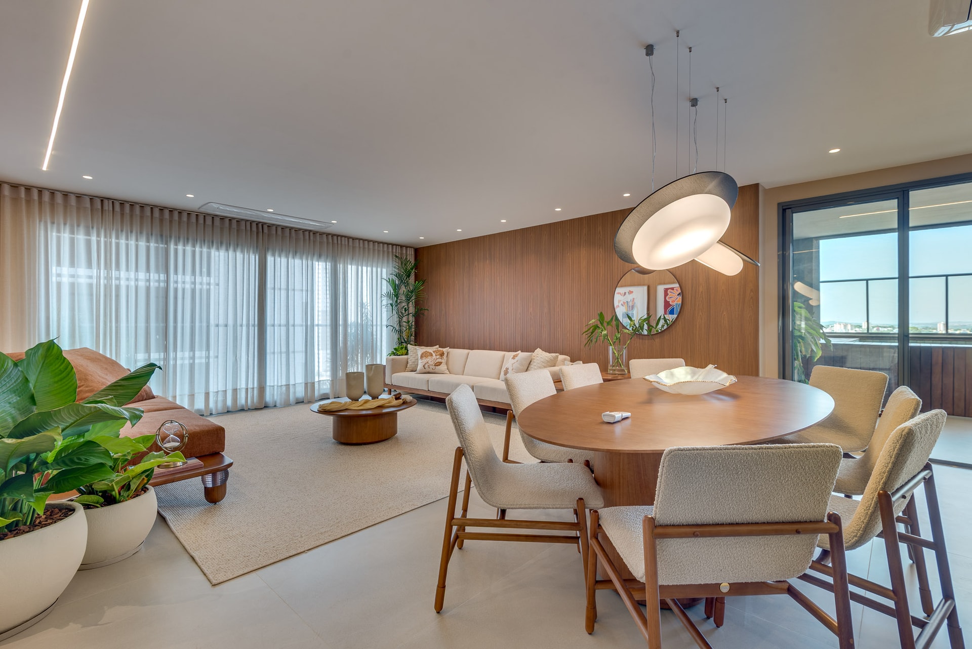 Apartamento de 4 quartos sendo 4 suítes, mobiliado, Setor Marista, 3 vagas de garagem, piscina privativa, próximo ao Clube de Engenharia ,World Trade Center .