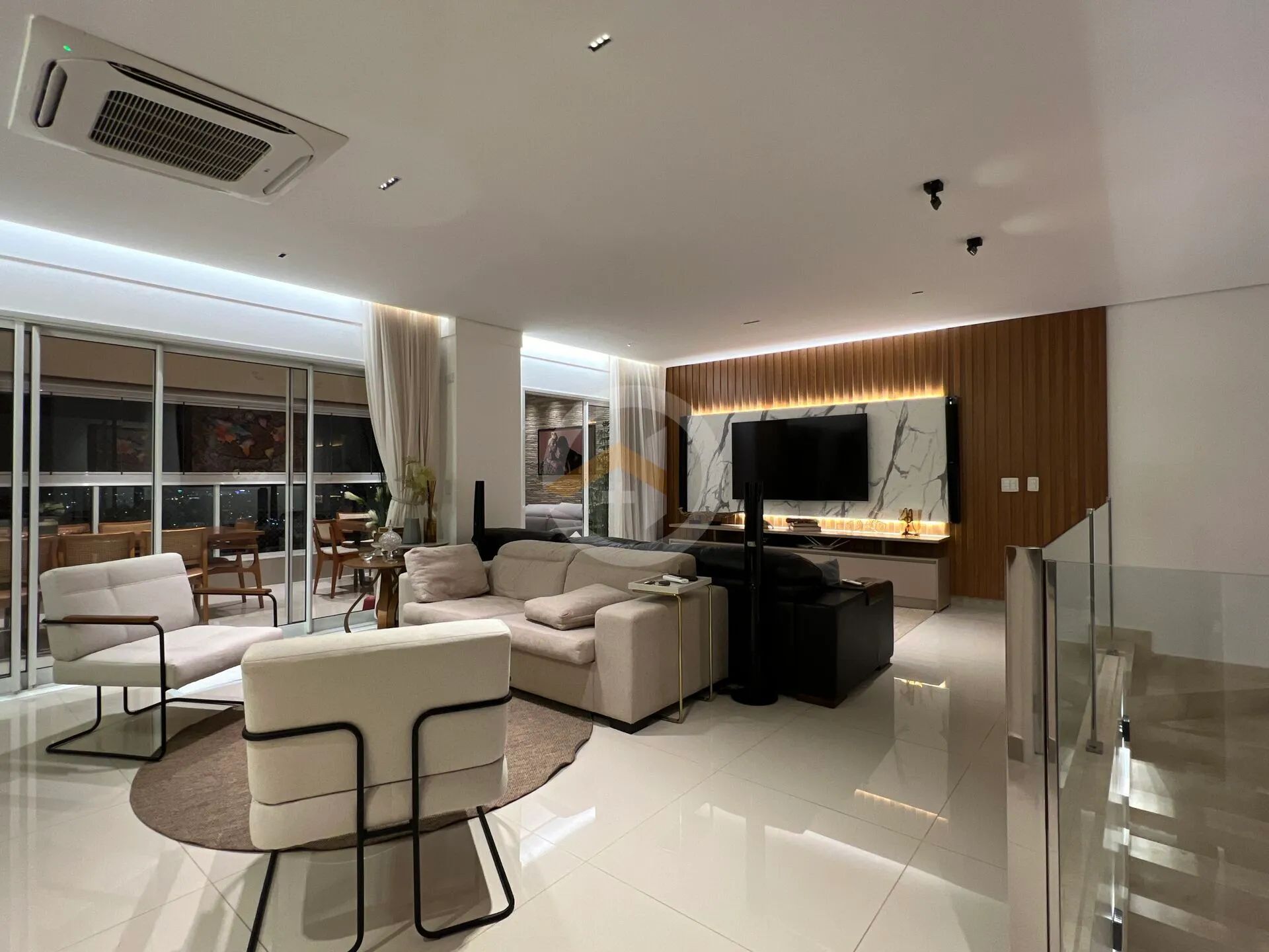 Apartamento Duplex 4 Suítes Mobiliado no Marista