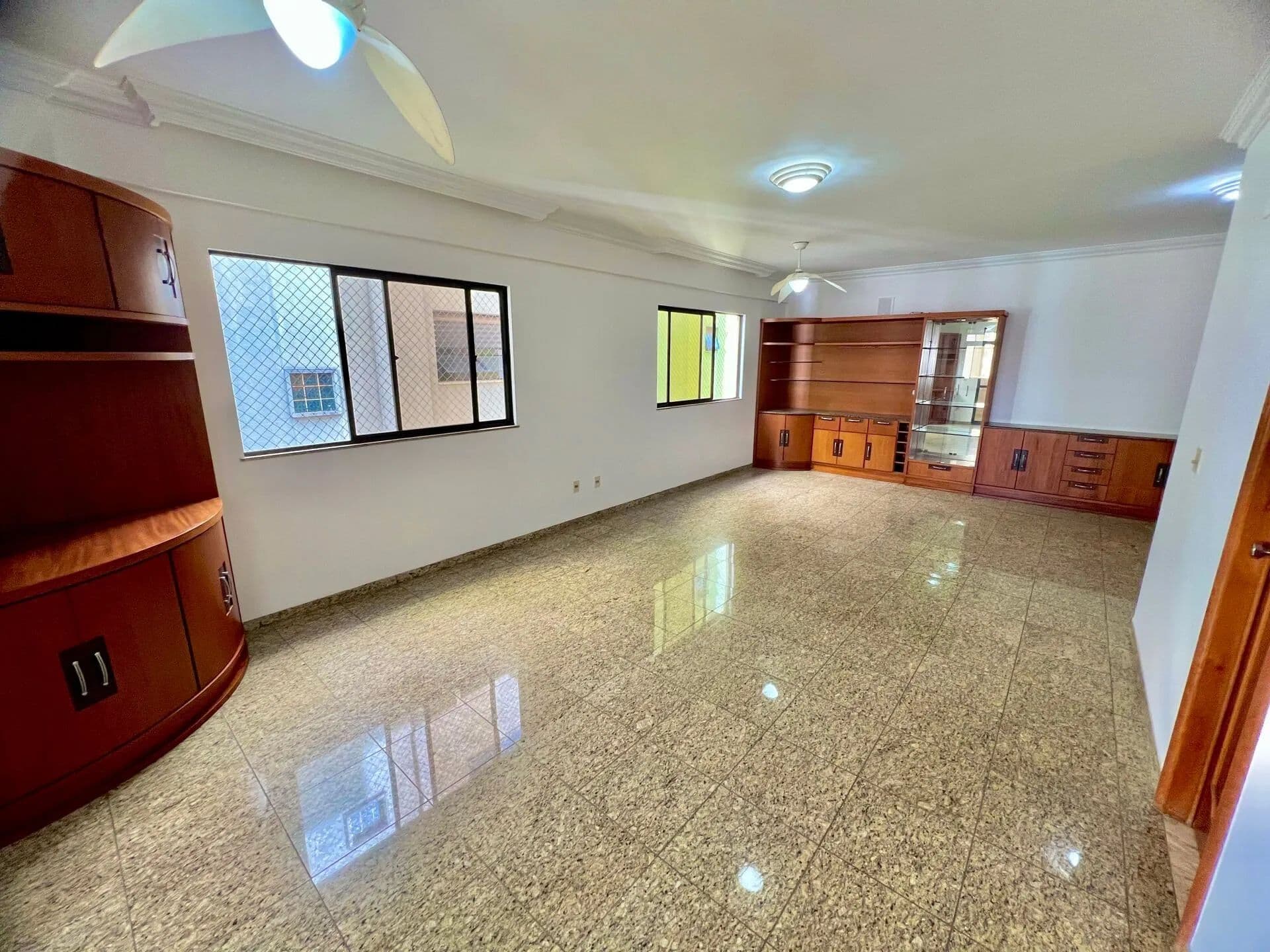 Apartamento no Residencial Gaivotas no Setor Bueno, com 5 quartos 3 suítes, próximo ao Parque da Ser
