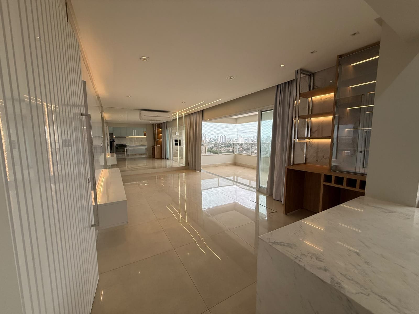 Apartamento 3 suítes 3 vagas no Gaia com 150 m Setor Bueno