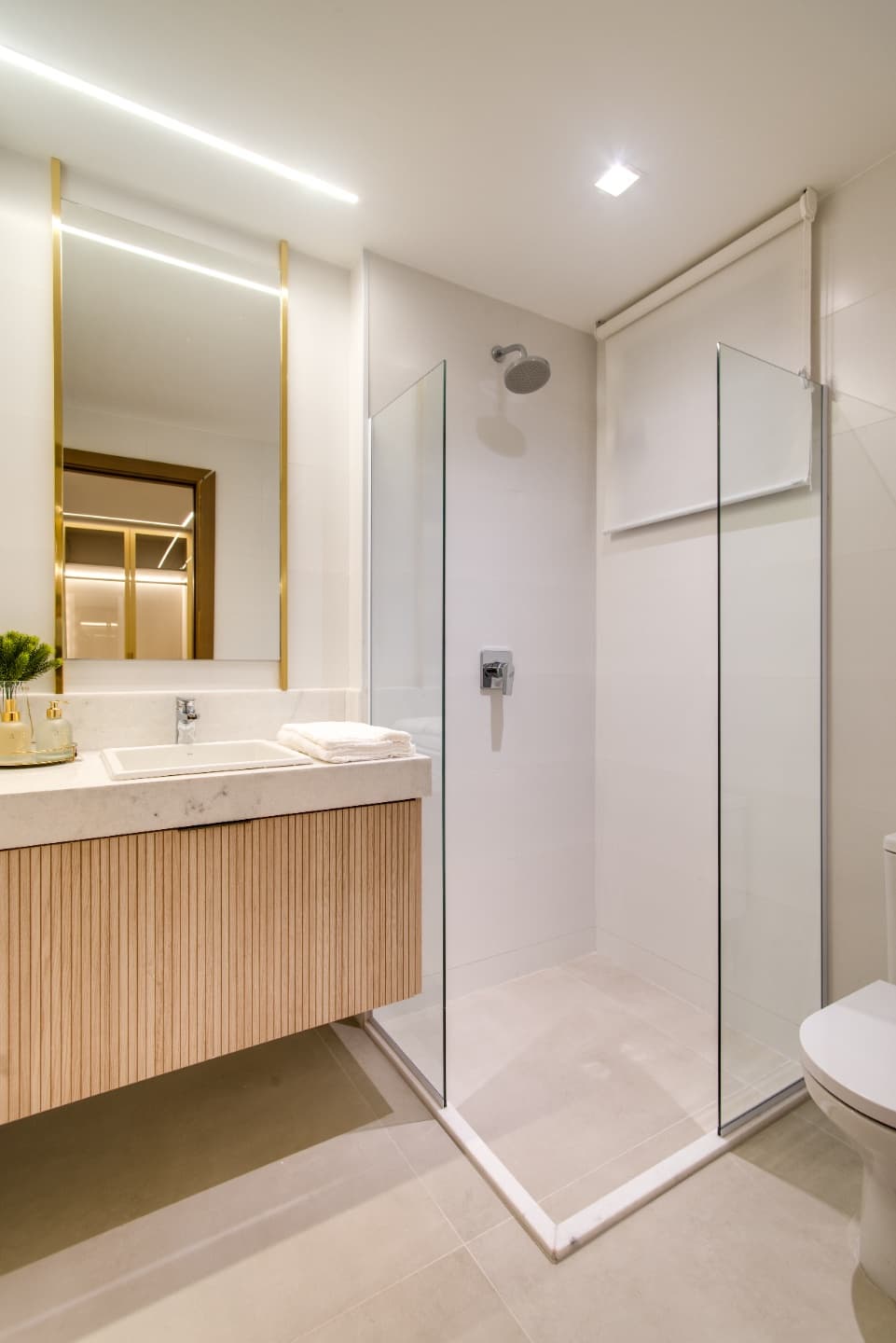 Apartamento de 4 suítes, 217 m2 , 4 vagas de garagem , Setor Marista, próximo a Praça t23, Orion Complex, Shopping Bouganville
