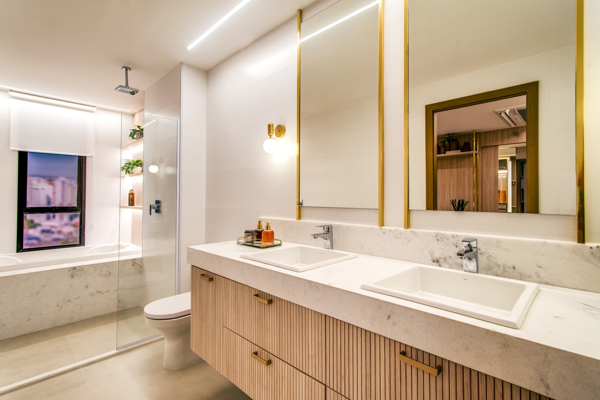 Apartamento de 4 suítes, 217 m2 , 4 vagas de garagem , Setor Marista, próximo a Praça t23, Orion Complex, Shopping Bouganville