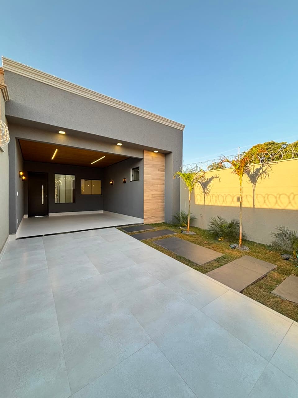 Casa Moderna de 3 Quartos com Suíte no Centro de Aparecida de Goiânia