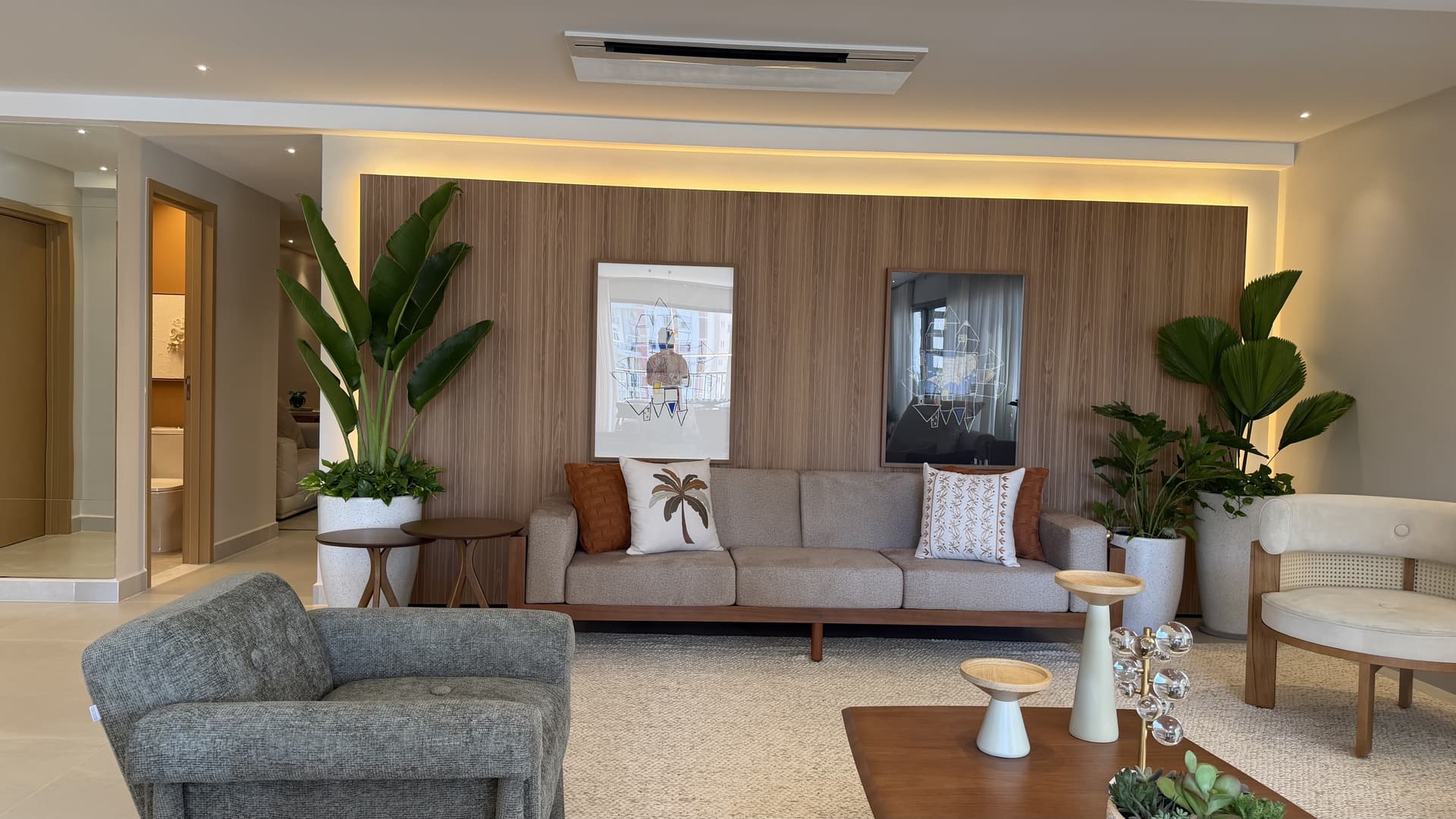 Apartamento de 3 ou 4 suítes mobiliada e decorada