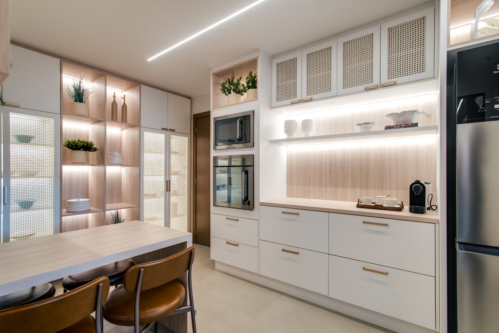 Apartamento de 3 suítes, 3 vagas de garagem, próximo ao Shopping Bouganville , Orion Complex e Praça t23