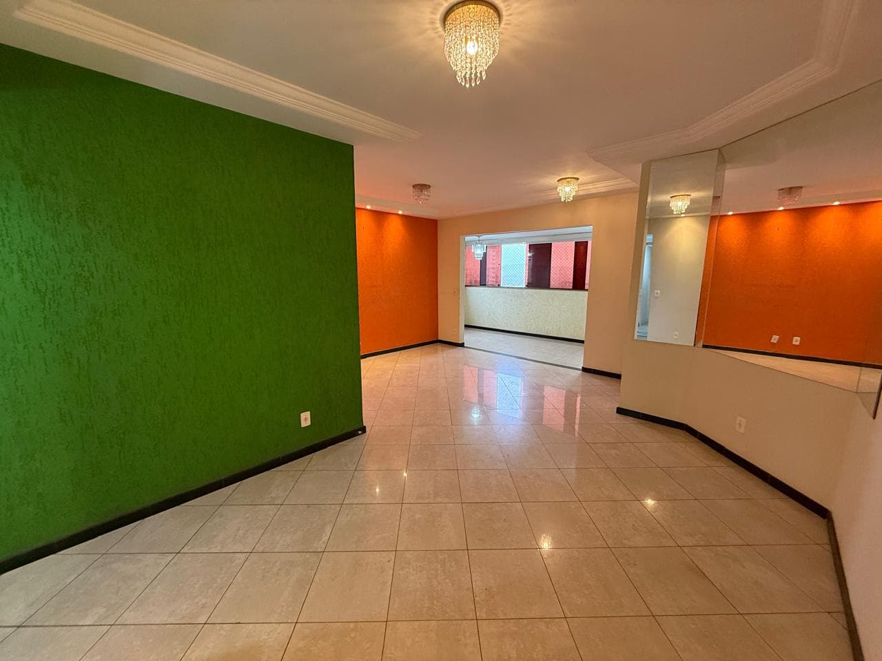 Apartamento 4 quartos Setor Bueno com 2 Suítes e 2 vagas individuais