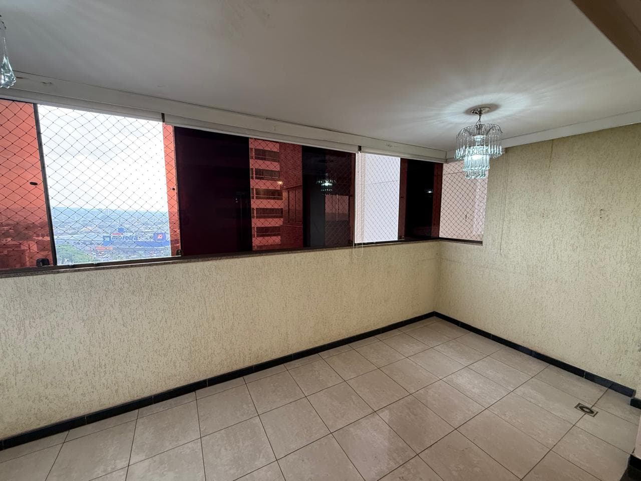 Apartamento 4 quartos Setor Bueno com 2 Suítes e 2 vagas individuais