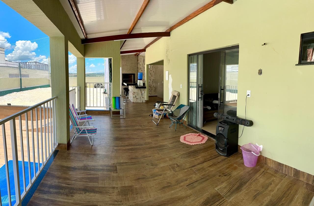 CASA DE ESQUINA COM PISCINA E VISTA PARA O LAGO CORUMBÁ – CALDAS NOVAS/GO