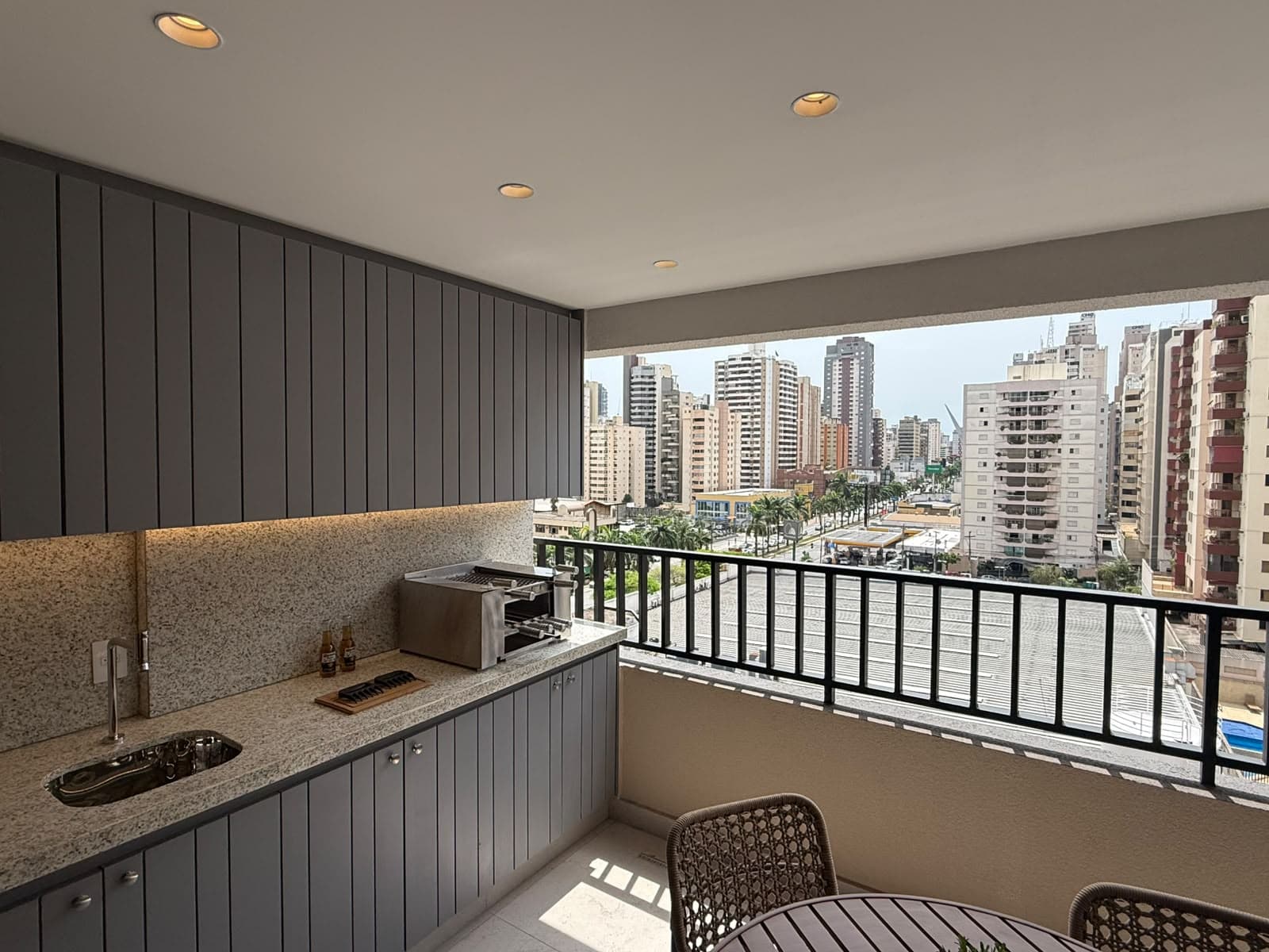 Apartamento 3 suítes nascente no Setor Bueno Goiânia a 400 metros do Vaca Brava
