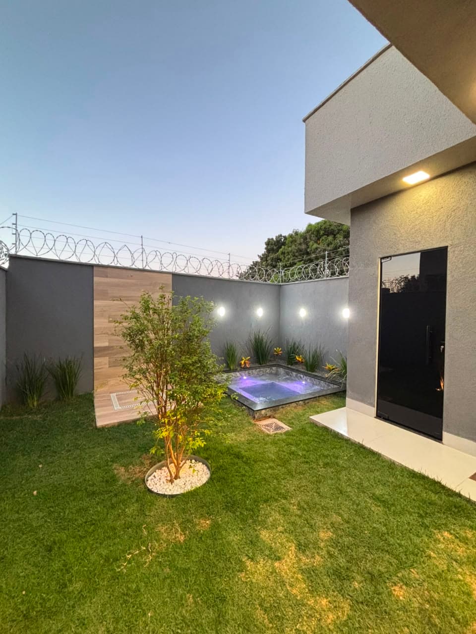 Casa Moderna de 3 Quartos com Suíte no Centro de Aparecida de Goiânia