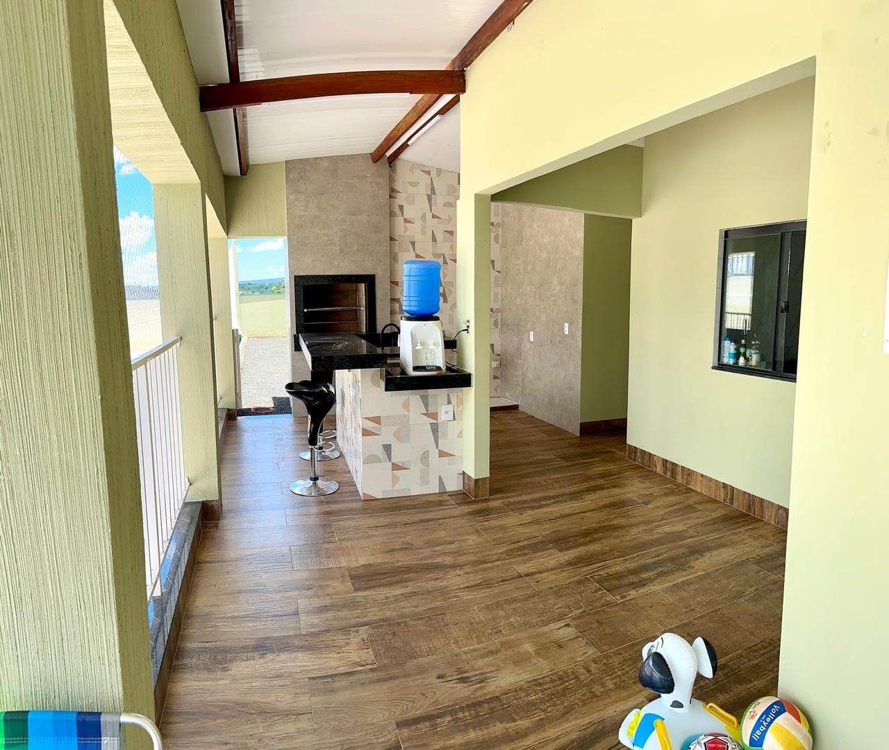 CASA DE ESQUINA COM PISCINA E VISTA PARA O LAGO CORUMBÁ – CALDAS NOVAS/GO